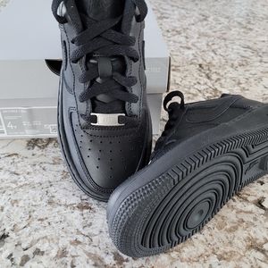 NIKE AIR FORCE 1 BOYS BLACK SHOES SIZE 4Y